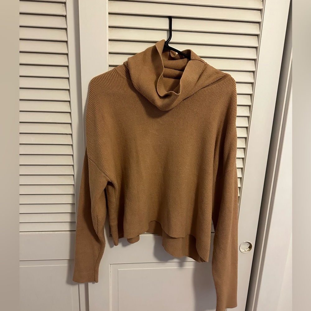 Lulu’s camel turtleneck sweater